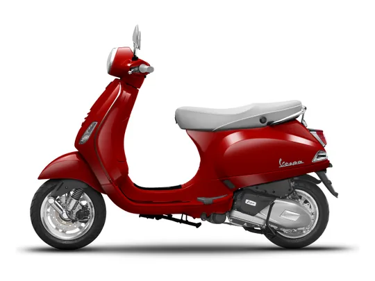 Red Vespa LX model reference; exact rental Vespa 150 cc series to be confirmed